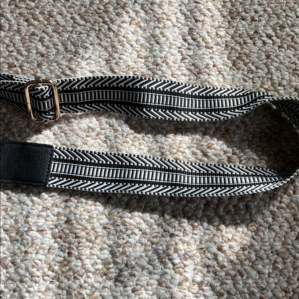 New! Black Crossbody travel purse - Picture 7 of 9